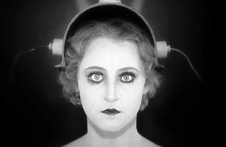 czarnobiały kadr z filmu Metropolis - głowa kobiety